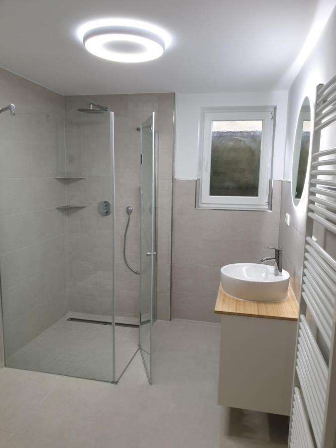 Schöne Wohnung über Wissen Exterior foto